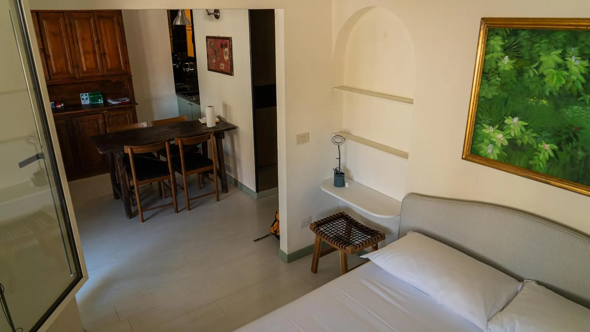 Апартаменты Friendly & Small 1-Br Apt With Beautiful Terrace Флоренция